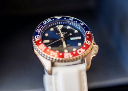 SEIKO "Fresh-Blue'n'White" SKX007 Nachfolger | 5 SPORTS SRPD – Bild 3