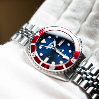 SEIKO “Royal Red” 5 SPORTS SRPD MOD – Uhrenratgeber-Shop