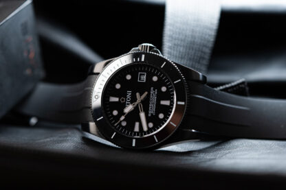 Titoni Seascoper 300 (Schwarz/DLC)